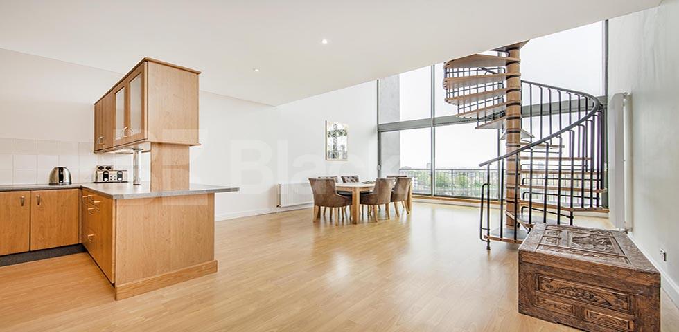 			NEW INSTRUCTION , 2 Bedroom, 1 bath, 1 reception Penthouse			 City Harbour, Selsdon Way, Canary Wharf